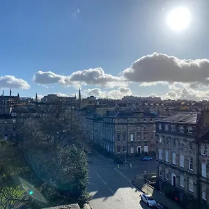 New Town With Castle View Edinburgh